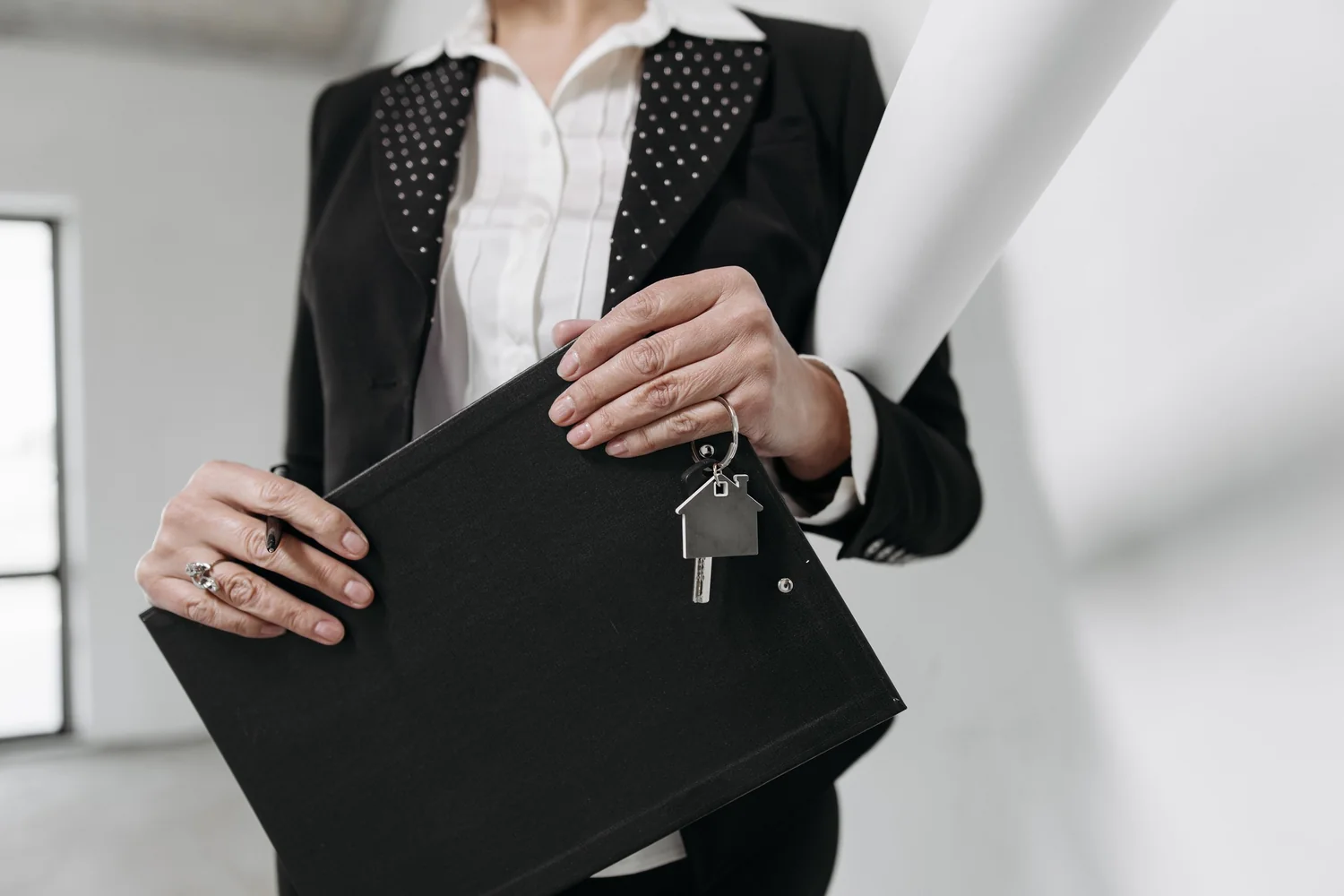Agent holding the file and keys for a property sold on the owner's behalf