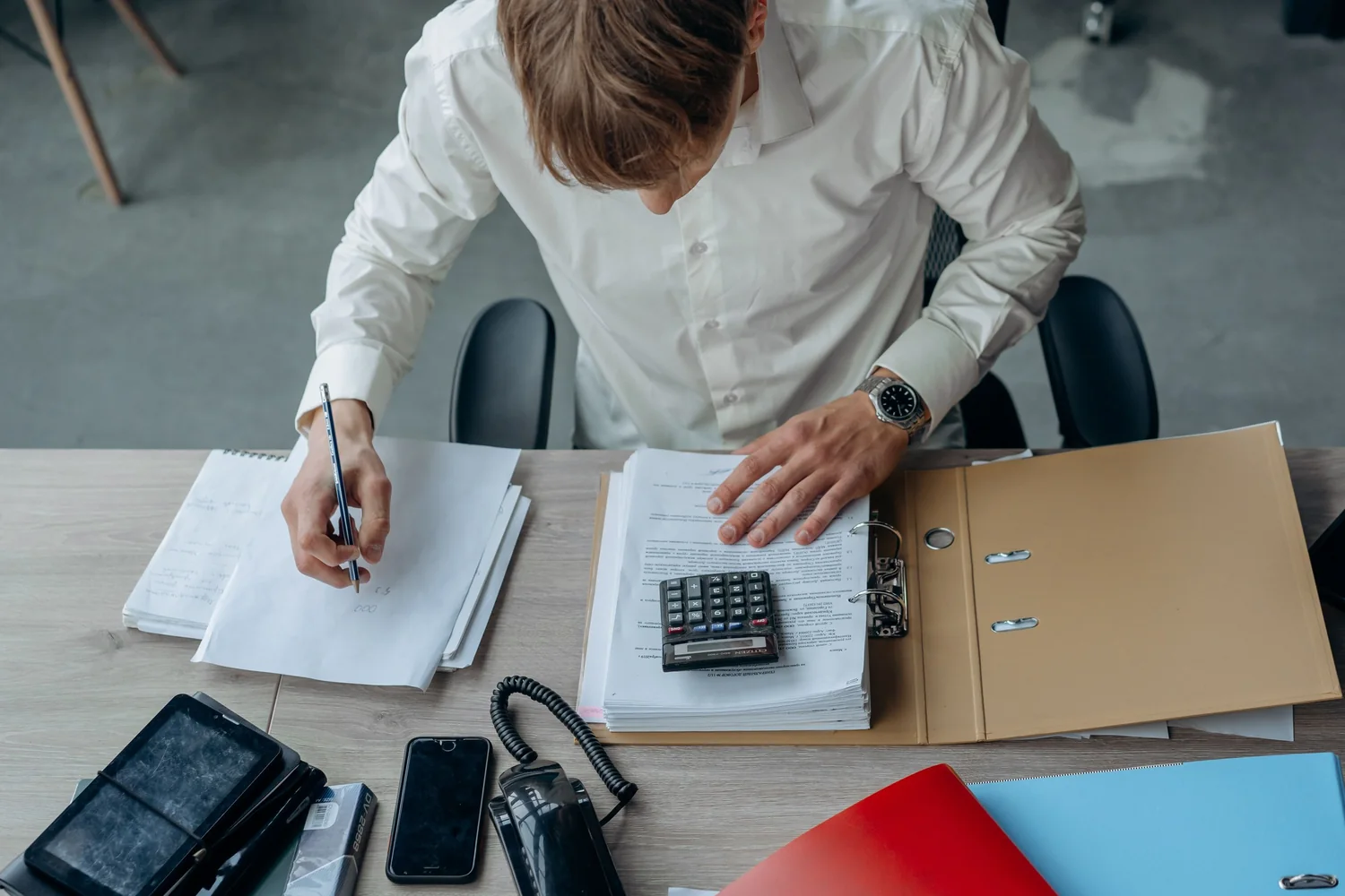 Reading the figures before authorising someone to buy shares